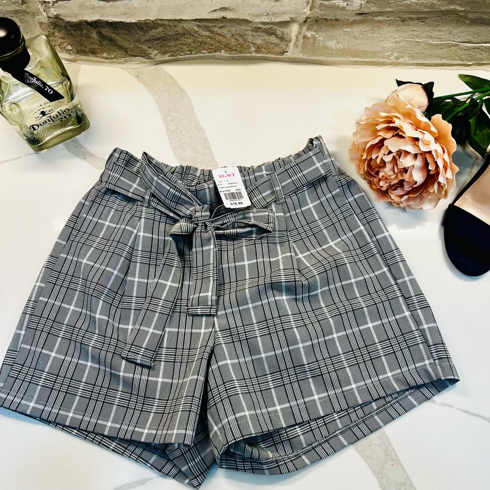 Agaci shorts in medium!